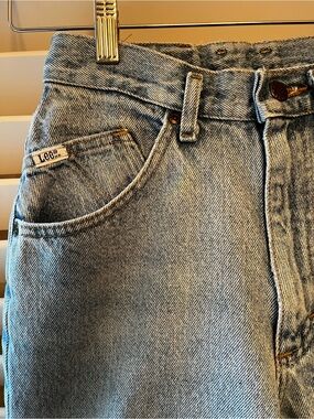 Lee vintage Women’s High-waist  Light Blue Denim Jeans. 1980’s mom jeans